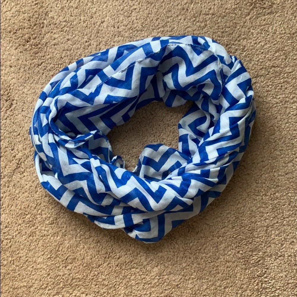 EUC Charming Charlie’s Infinity Scarf